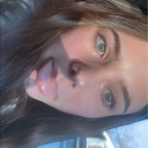 Meet your Posher, Ava